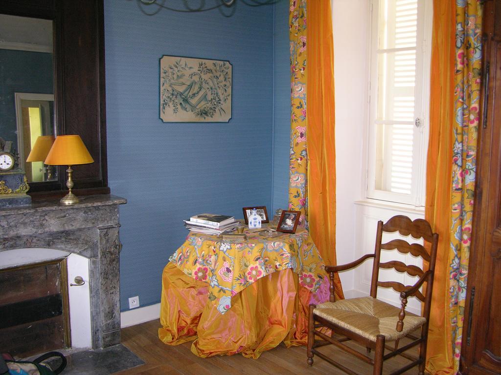 Chateau Des Lutz Bed & Breakfast Daon
